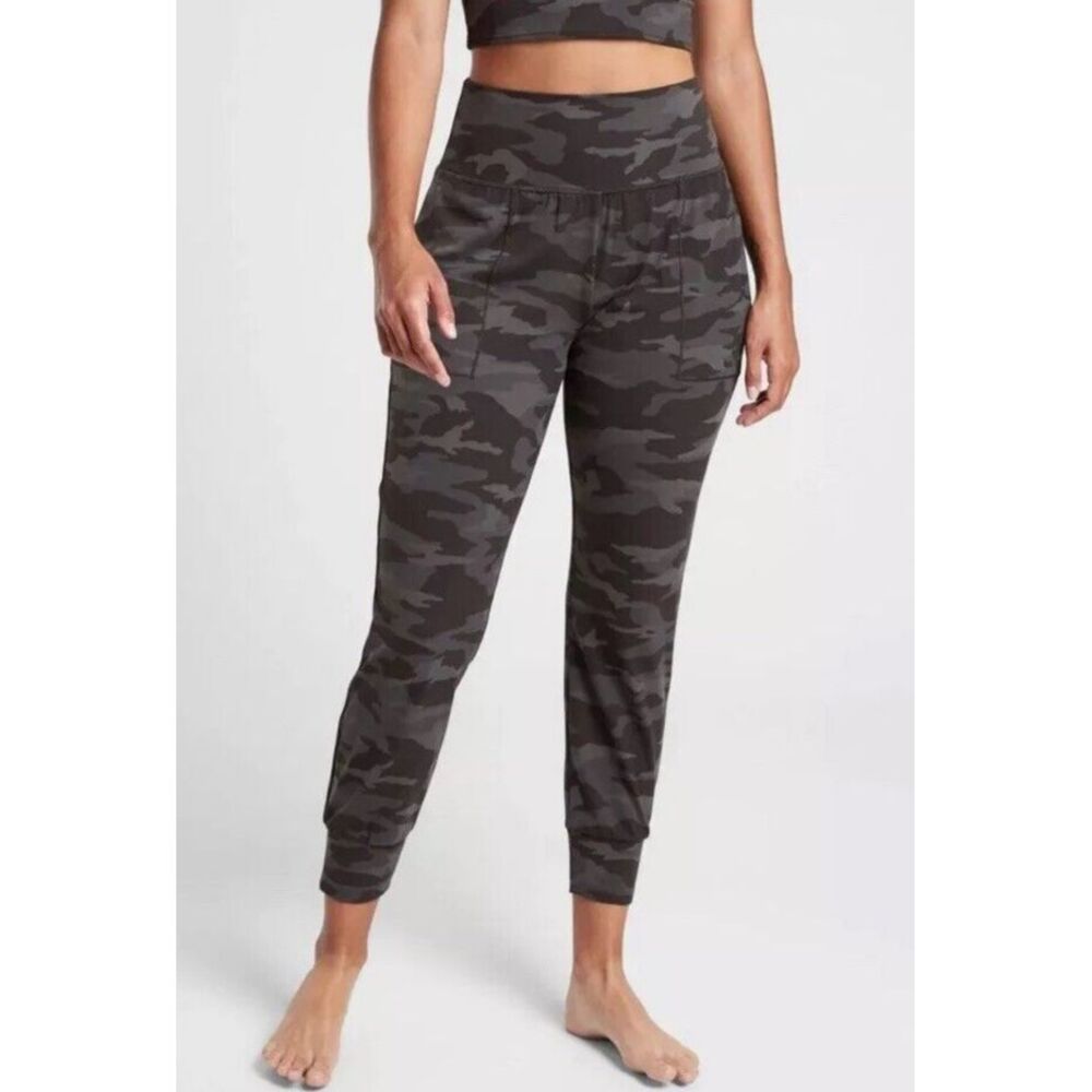 Athleta Salutation Camo Jogger Gray Black Camouflage‎ High rise waist Size Small